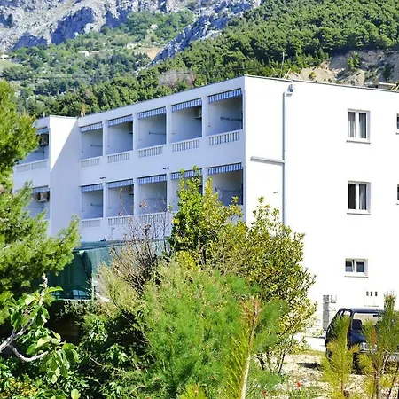 Ivan In Omis-nemira, Near The Omis